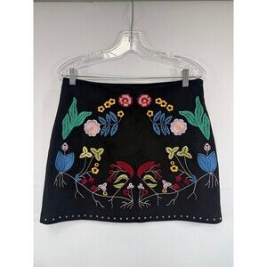 Gianni Bini "Bree" mini skirt made of black faux suede featuring colorful floral